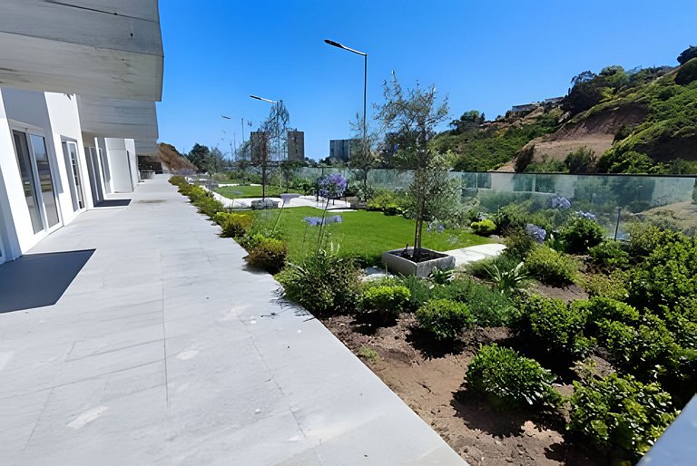 Terraza con vista mar y montaña