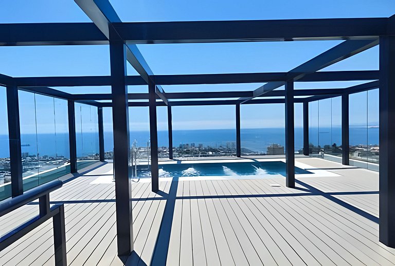 Terraza con vista mar y montaña