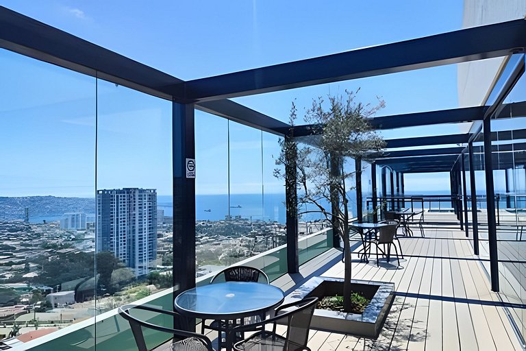 Terraza con vista mar y montaña